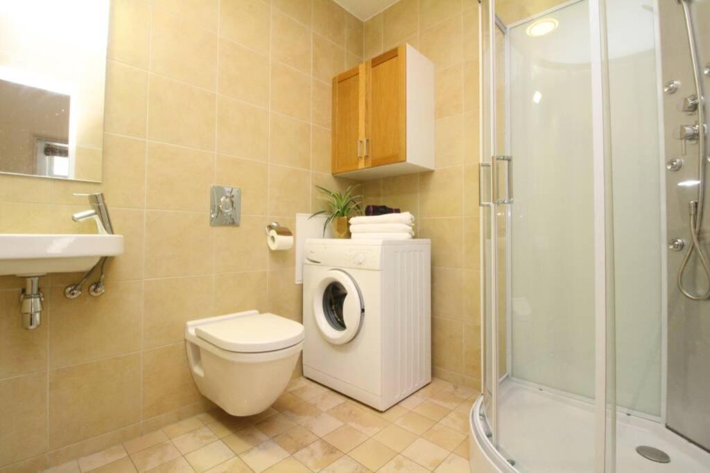 Tallinn City Apartments - Luxury 3 Bedroom, Sauna, Views Exteriör bild